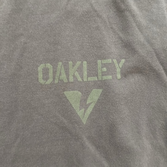 Oakley - Picture 3 of 5